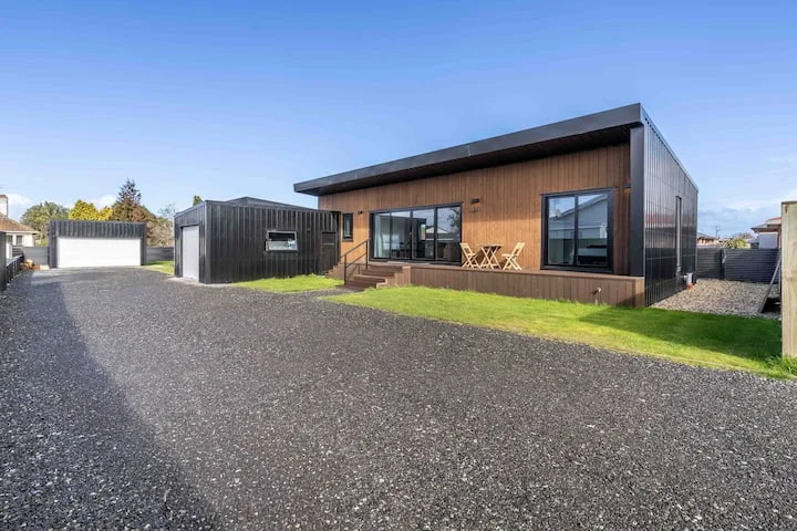 Stylish Home + Modern and Comfort!