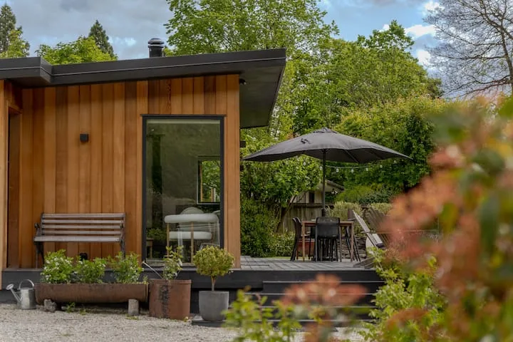 Sun-Filled 2BR Home In The Heart Of Arrowtown