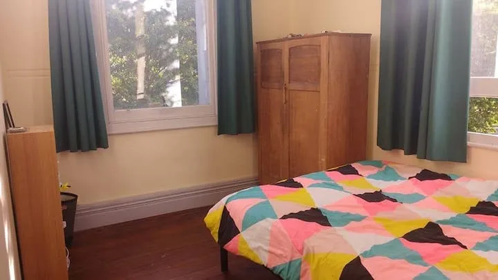 Sunny and Central room in Te Aro