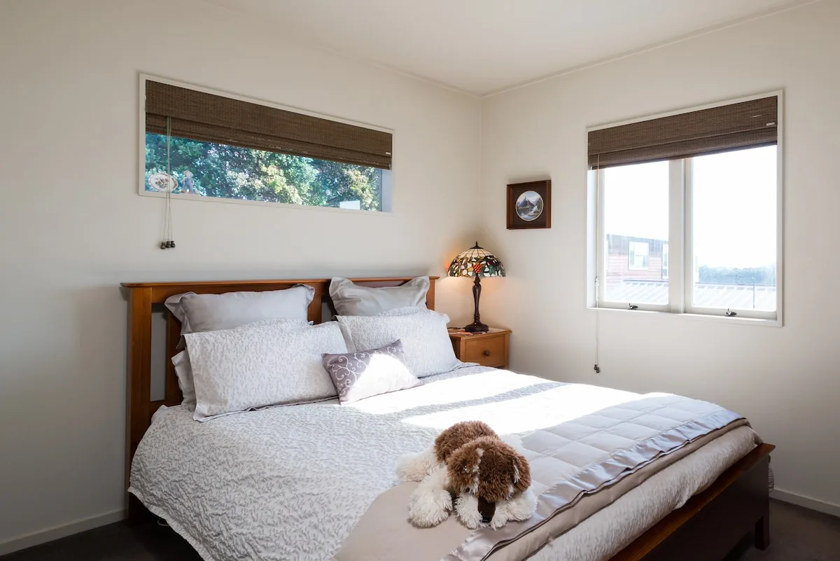 Sunshine & Seaviews - one of 2 rooms