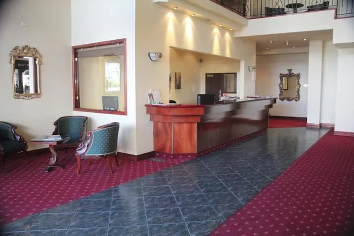 Superior Queen Room in City center Hamilton