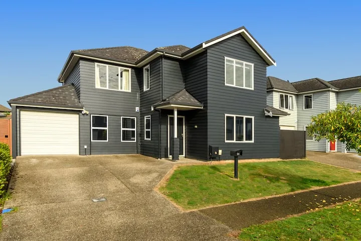 Tauranga - Spacious home on landing drive