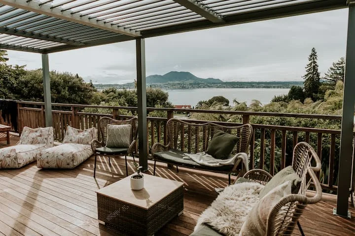 The DECKHOUSE