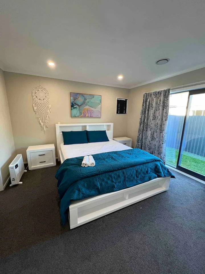 The Grove -Charming Private Guest Suite Lower Hutt