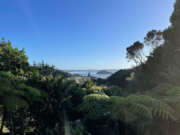 The Hibiscus Suite Paihia, unit by the sea!