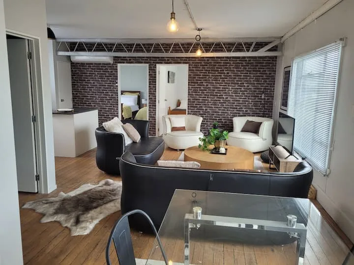The Loft - City Fringe with off-street parking