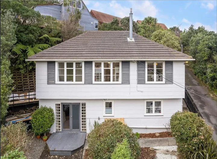 The Peacock House. 3 bedroom house close to CBD
