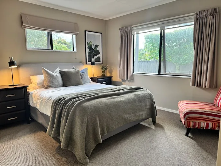 The River Stone Retreat, Lodging in Turangi