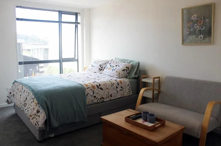 Tidy Studio Apt off Cuba - Amazing Location
