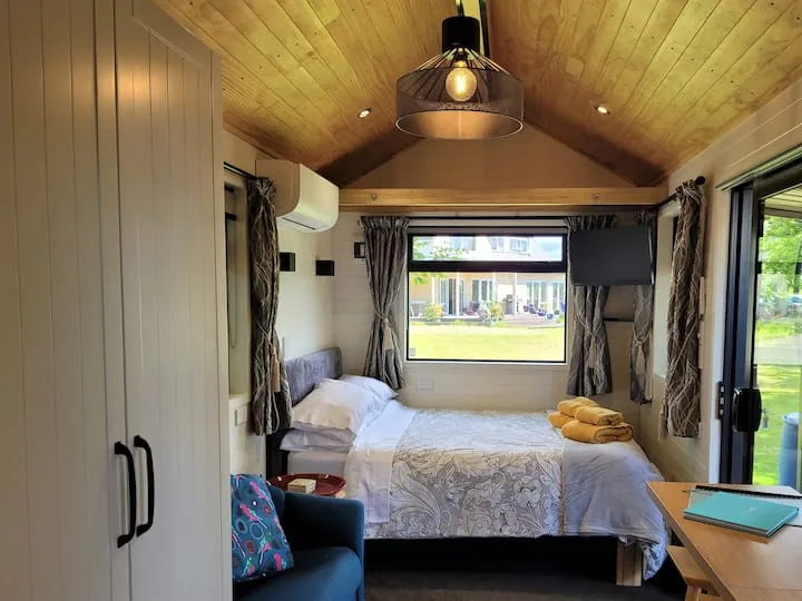 Tiny house on avocado orchard - 20min Tauranga CBD