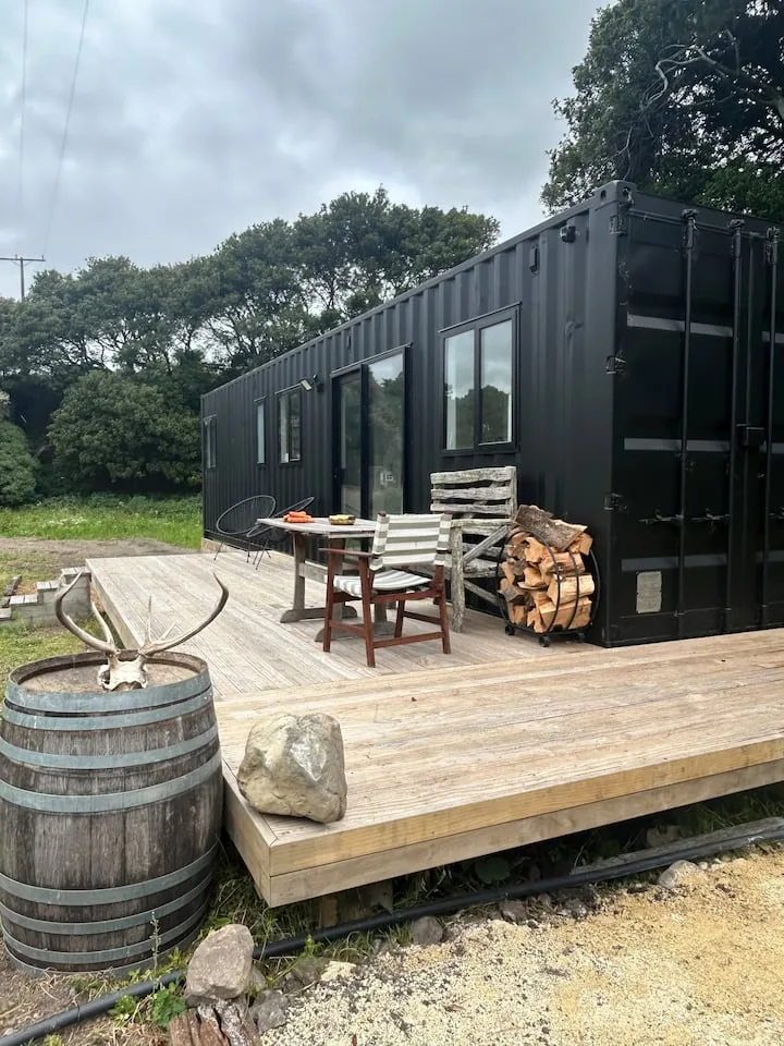 Tiny Tui Farmstay (kids and pets welcome!)