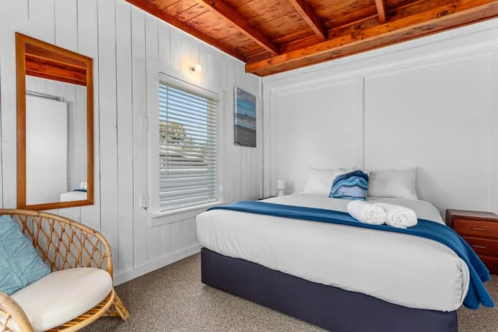 Tirohanga Beach Escape
