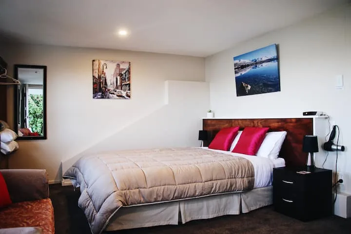Tranquil guest suite, sea view & local ammenities