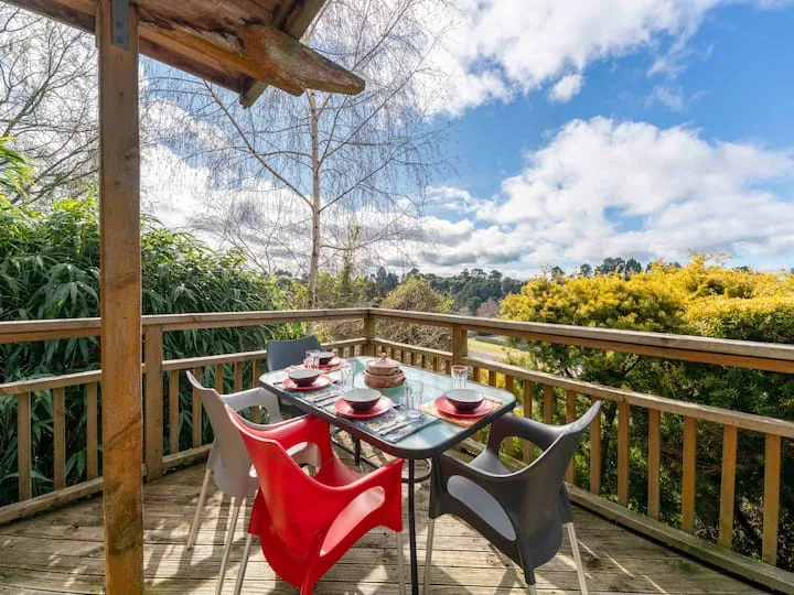 Treetop Hideaway - Taupo Holiday Home
