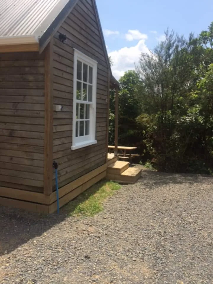 Tui Glen -Quaint Batch Studio  in a beautiful spot