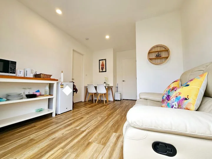 Tui Nest Garden Unit close to Beach & Motorway