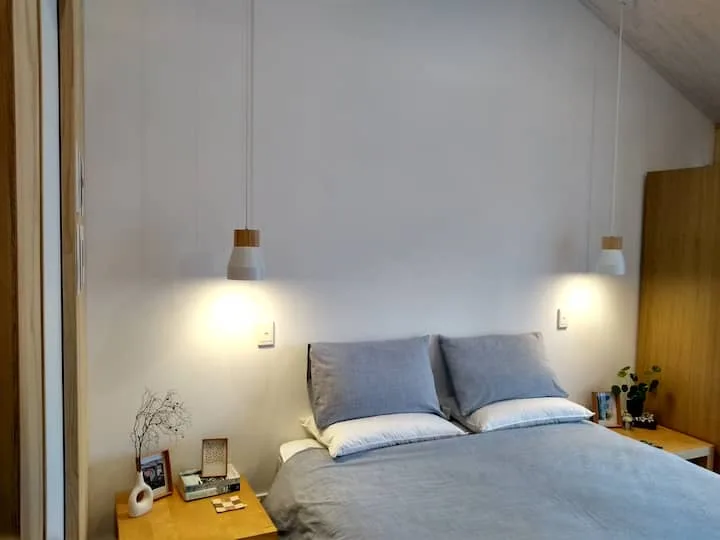 Tui Studio - private studio, king bed, en-suite