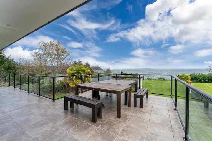 Ultimate Lakefront Getaway