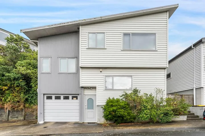 Urban Sanctuary - Johnsonville Holiday Home