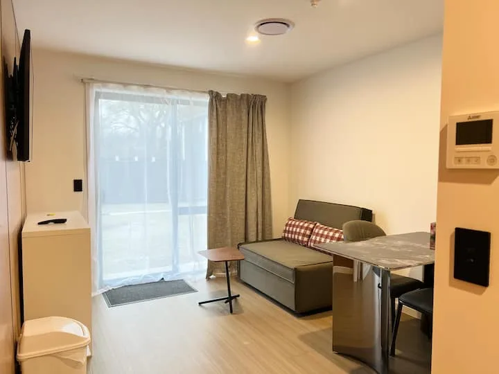 Vacation Self-Contained One-Bedroom Unit