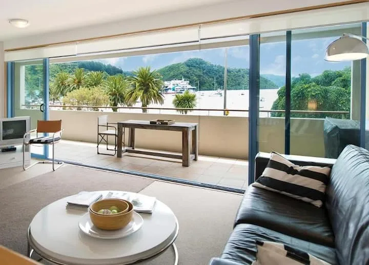 Waterfront Perano apartment accomodation in Picton