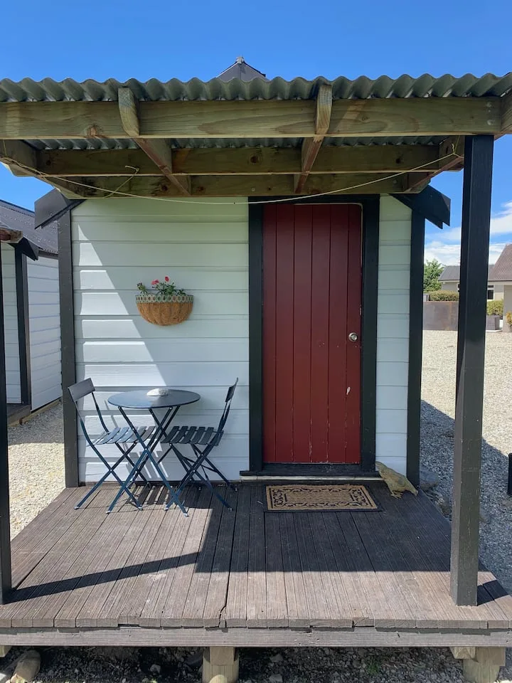 Wedderburn Farm Stay - red cabin/queen