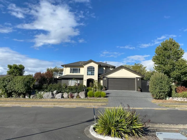 Wharewaka House and garden with lakeview