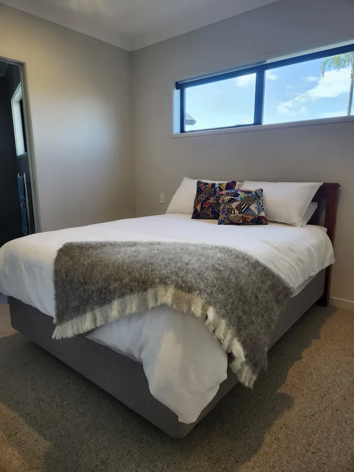 *Whispering Palms* Papamoa Beach.
Couples Getaway.