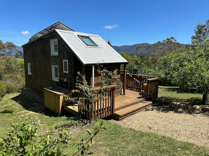 Woodend Retreat - Off Grid Eco Tiny Home