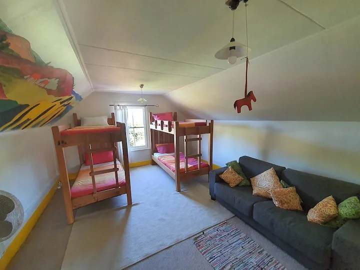 Yellow Horse  Bunk Room in  horse Homestead